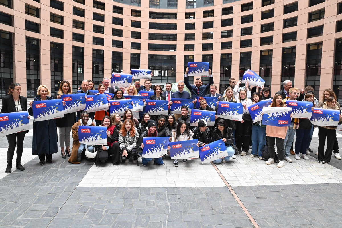 negrescuvictor's tweet image. Today is the #InternationalYouthDay. Great to recall the need for active policies for youth. This year I organized the #YouthUp campaign &amp;amp; generated a @Europarl_EN plenary debate on youth policies. We need a #YouthTest &amp;amp; participatory mechanisms for young people at EU level.