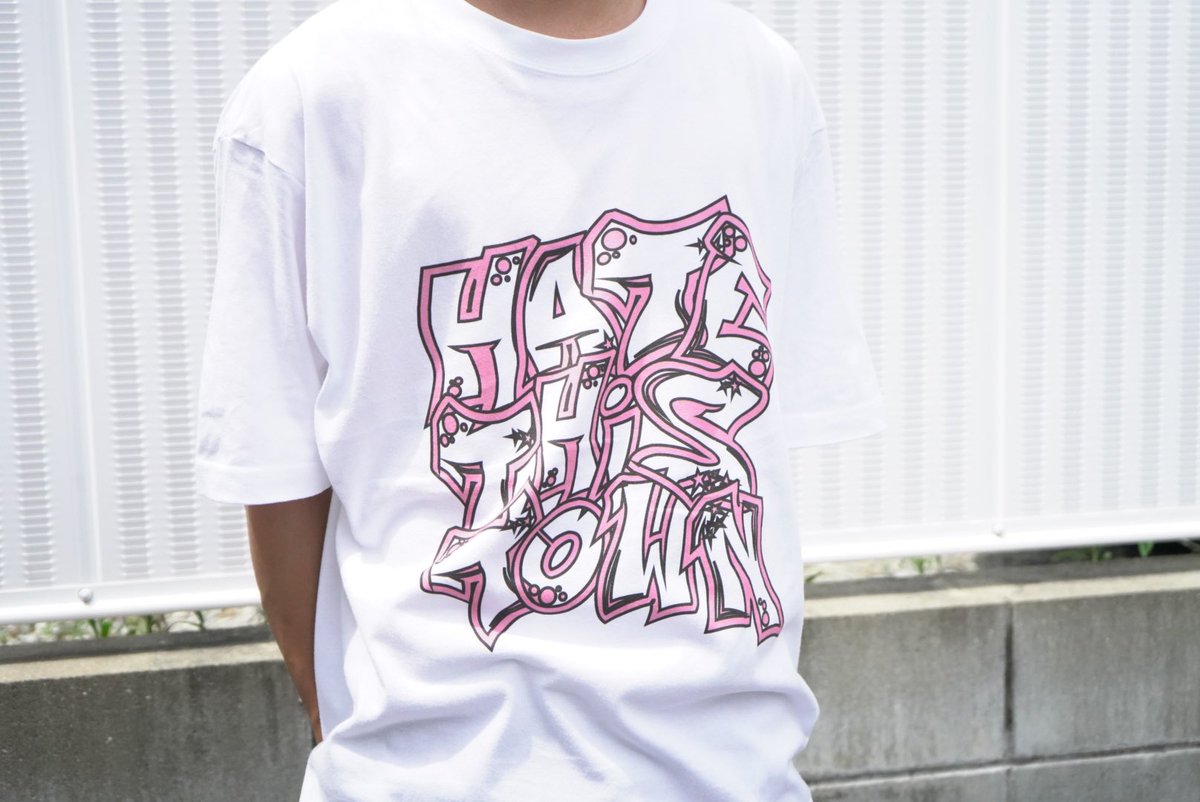 🌐NEW MERCH🌐

グラフィティロゴTシャツ 
¥3500 
SIZE L / XL

design by <a href="/myksyut/">Shota Miyaki</a> 

明日からライブ物販で販売開始です
枚数少なめなんでお早めに🙂