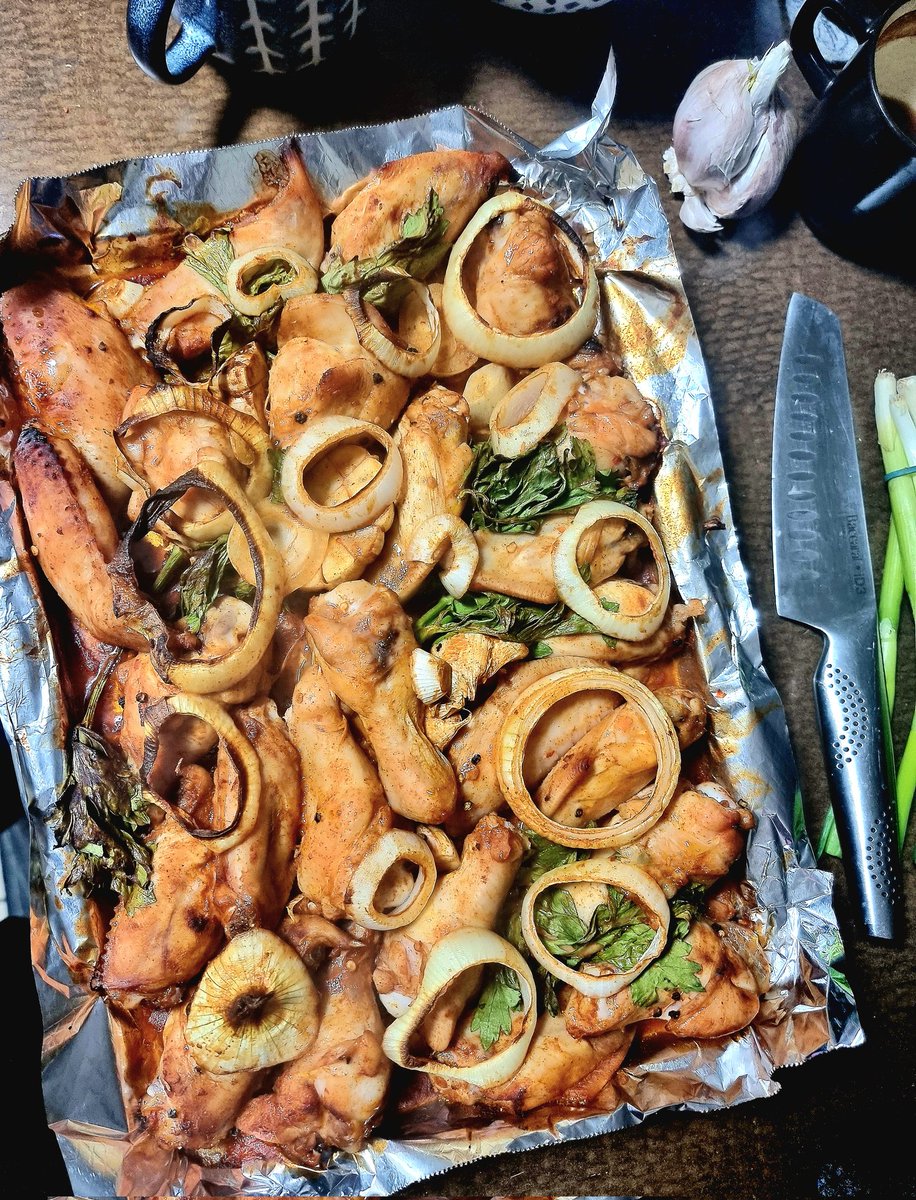 JoeTirtoDiputro's tweet photo. Kl dinner ato mkn malam ada yg masih pk nasi atau heavy carb kah? Klo msh muda it's ok, sdh brumur kek gw..dah g brani,bs kena gula tinggi nanti. Krngin garam/gula sedini mngkin, masak sndiri, lbh sehat n murah
.
Super hot grilled chicken buffalo wings, cheese n crispy onions https://t.co/e0sL9aT13D