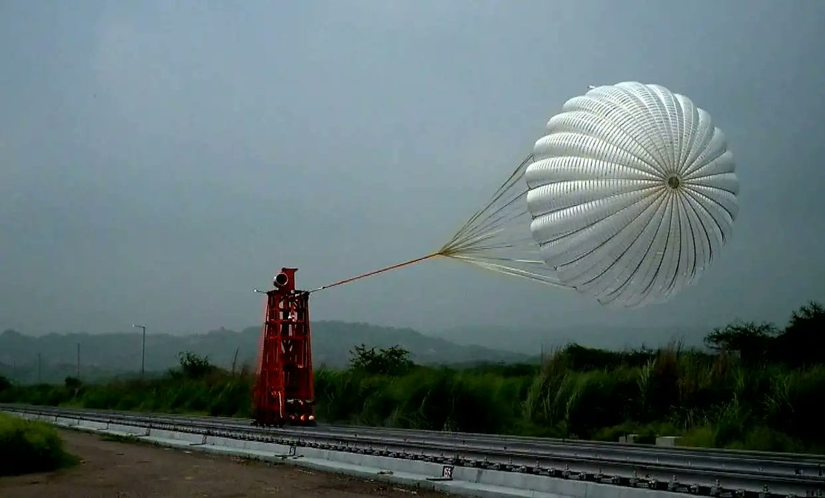 AskAnshul's tweet photo. This is a photo of a drogue parachute deployment test that is successfully conducted by ISRO.

These tests are a crucial part of the Gaganyaan mission, which aims to safely transport Indian astronauts to space and back.

ISRO's Gaganyaan will be India's first human space mission. https://t.co/Nj8yjs4vgd