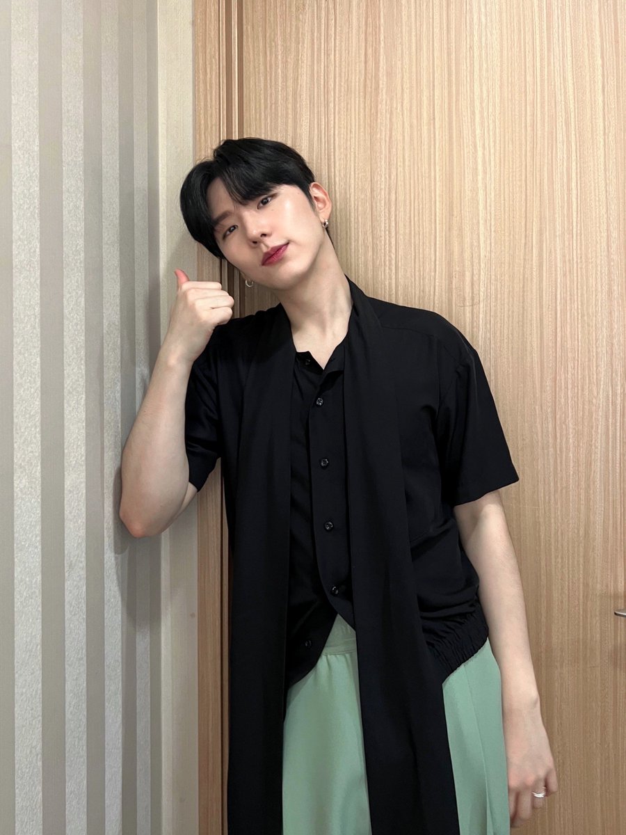 OfficialMONSTAX's tweet image. 📸
230812 #몬스타엑스 #기현
11-월을 담은 순간 팬사인회 완료 🎞

몬베베 마음에 기현이 담긴 순간 ❤️
기현 마음에 몬베베가 담긴 순간 🩷
서로를 마음에 담을 수 있어 소중했던
포토북 팬사인회 완료! 📸

#기현 #KIHYUN
#포토북 #PHOTOBOOK
#11월을담은순간 #MomentsofNovember
#몬스타엑스…