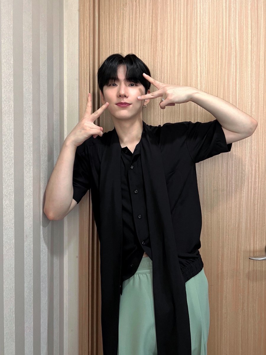 OfficialMONSTAX's tweet image. 📸
230812 #몬스타엑스 #기현
11-월을 담은 순간 팬사인회 완료 🎞

몬베베 마음에 기현이 담긴 순간 ❤️
기현 마음에 몬베베가 담긴 순간 🩷
서로를 마음에 담을 수 있어 소중했던
포토북 팬사인회 완료! 📸

#기현 #KIHYUN
#포토북 #PHOTOBOOK
#11월을담은순간 #MomentsofNovember
#몬스타엑스…