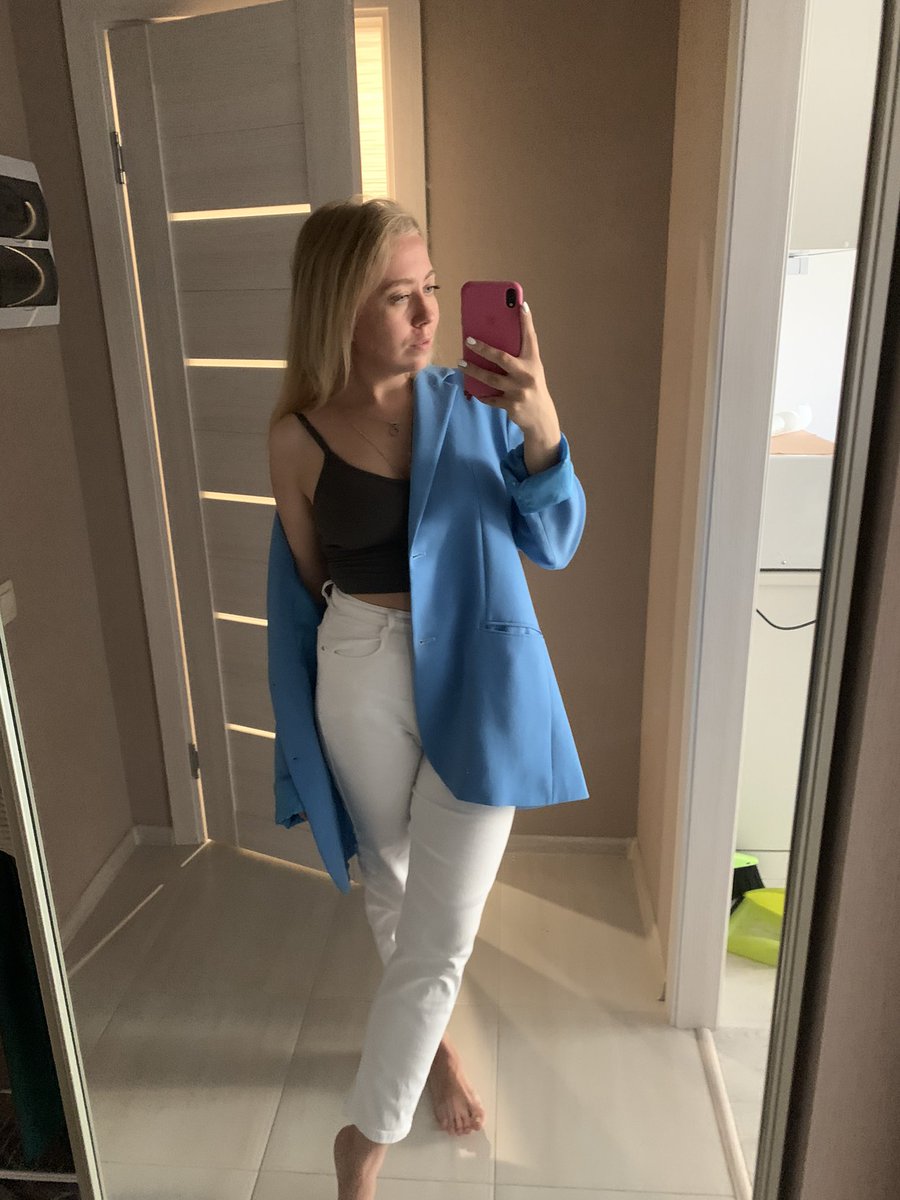 Nastya4093's tweet photo. Она приняла себя и не прячется  за оверсайзом максимально 🥹🤝🥲 https://t.co/OR9LkBIJCn