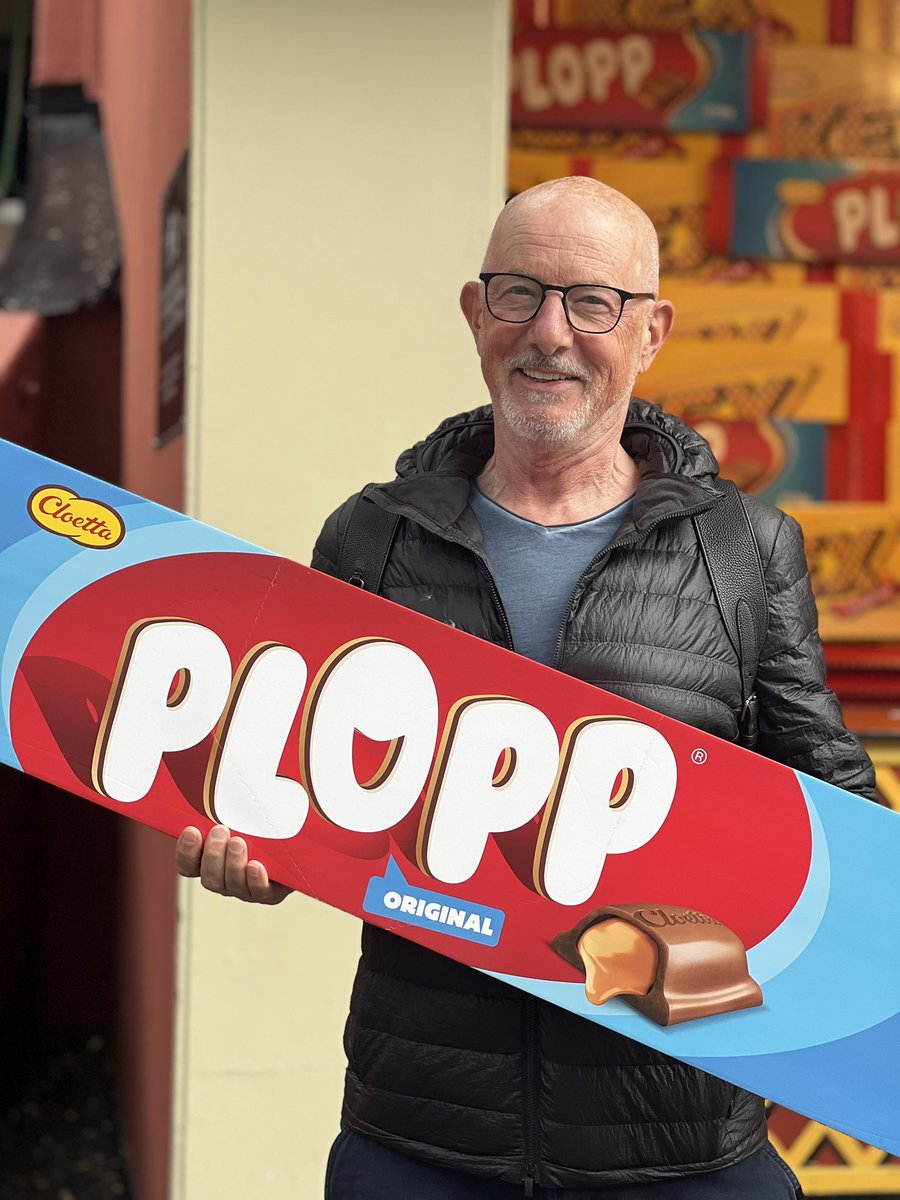 ewankirk's tweet photo. @izkirk @hannahrosekirk And me having a big plopp. https://t.co/WDy6jAkvBi