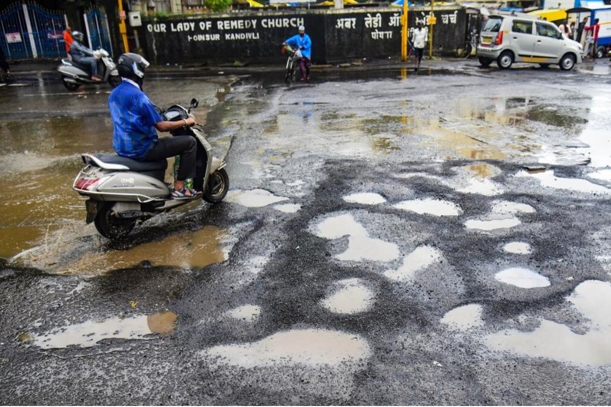 XTimes0's tweet photo. The Brihanmumbai Municipal Corporation (BMC), the richest civic body in the country, and as you can see how well the roads are .
The roads in Mumbai are potholes free
No water logging hat's off BMC https://t.co/8jB0jd8Sfr