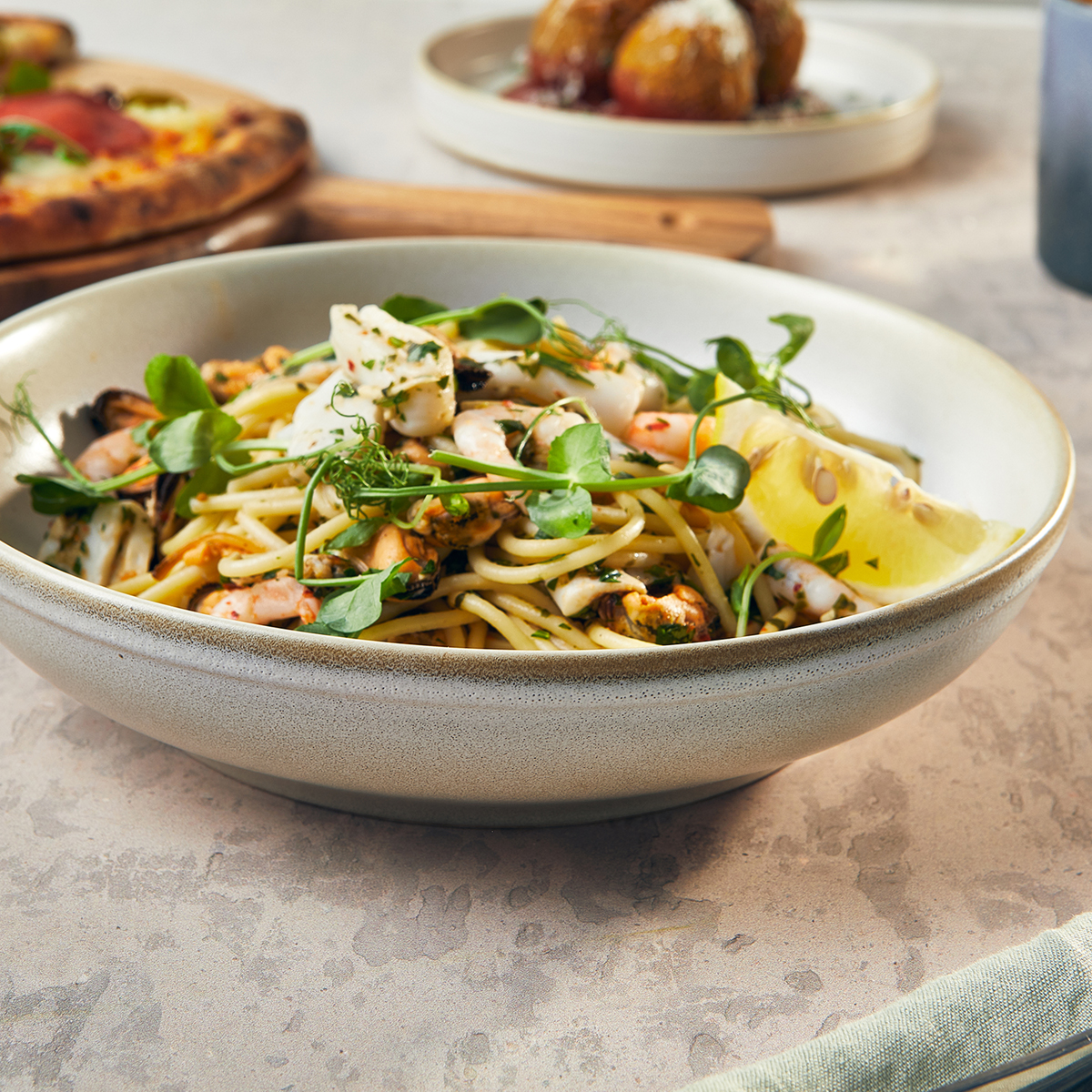 Genware1's tweet photo. The Antigo Barley range features soft and warm white tones, making it the perfect canvas, as it draws out the fresh ingredients and vibrant colours in your dishes. #GenWare

https://t.co/HZiTVQnIDw

#porcelain #tableware #restaurants #food #plateset #whitetableware #hospitality https://t.co/RDc1VjJwct