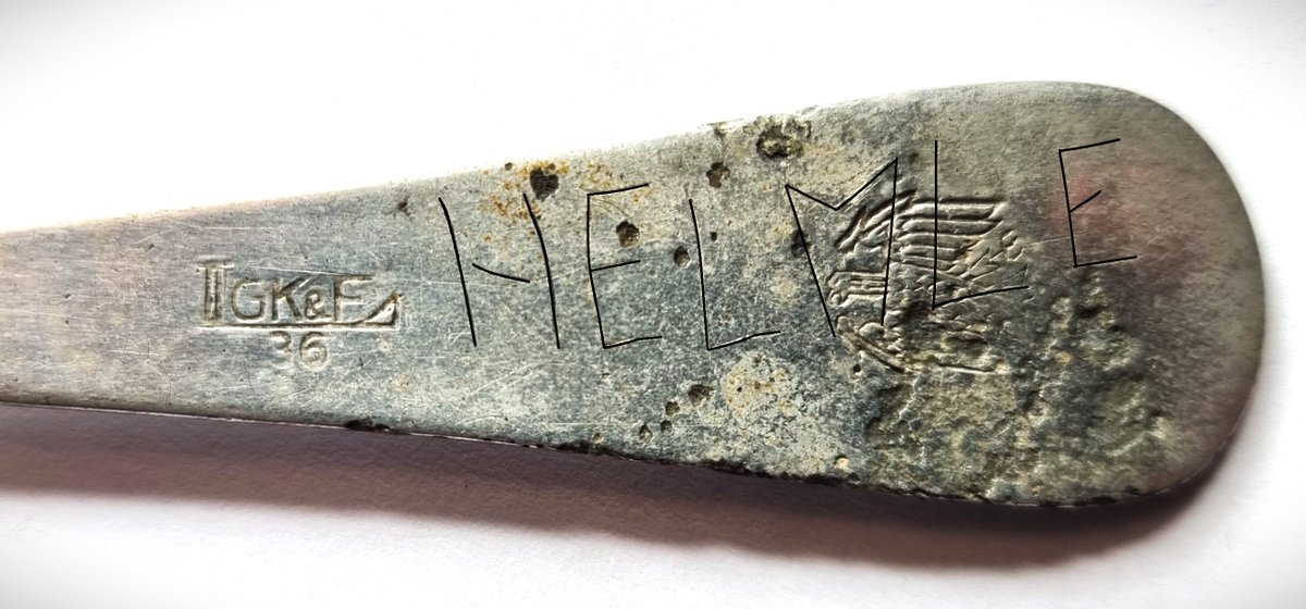 Aluminium lepel met Duitse Reichsadler, rond 1978 gevonden nabij de Oost-Batterij Op Vlieland. In 1936 gemaakt door Gebr. Kugel und Fink - Lüdenscheid.  Ingekrast met de naam HELMLE. Zou mooi zijn als we konden vinden Helmle was, maar dit gaat vermoedelijk niet lukken.