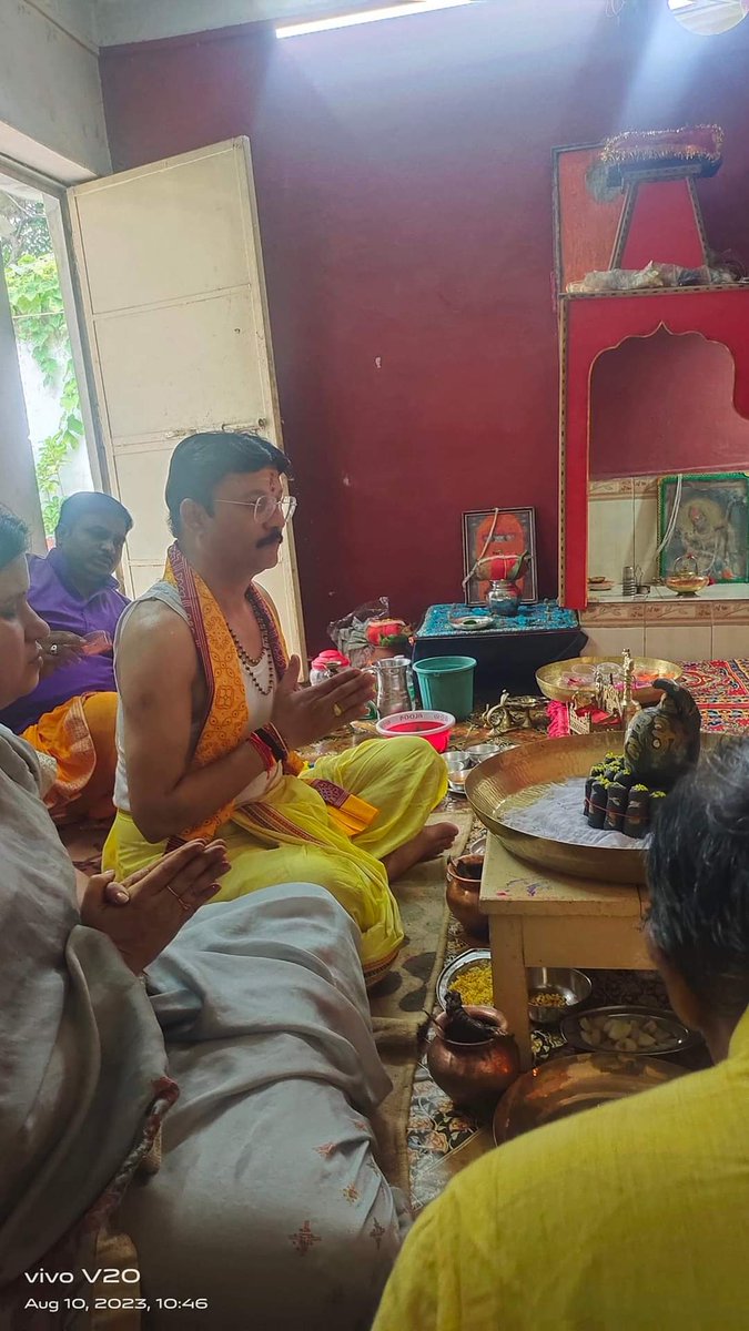शिव शक्ति की आराधना का मास श्रावण में घर पर आज 12वां दिन ... साथ ही भगवान शालीग्राम का पूजन ,अभिषेक व स्थापना ... जय जय भवानी शंकर