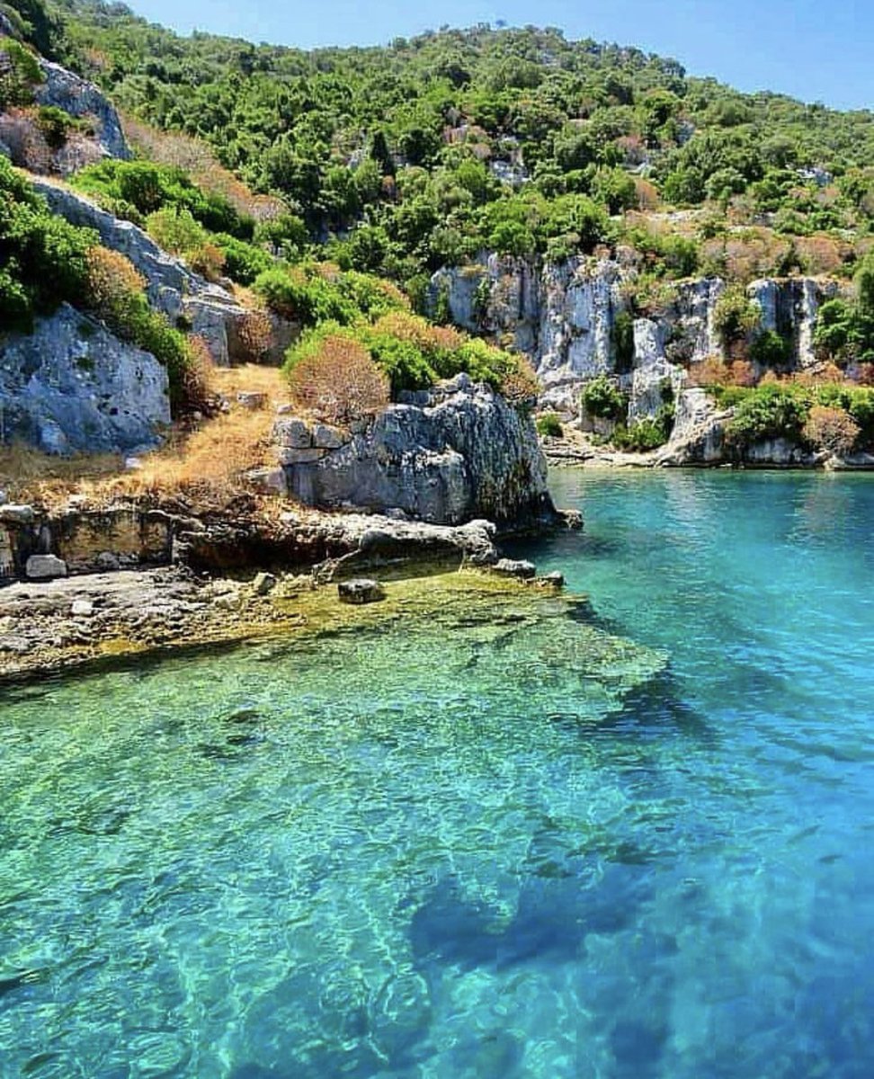 Hayallerinin peşinden koşmalısın insanların değil..