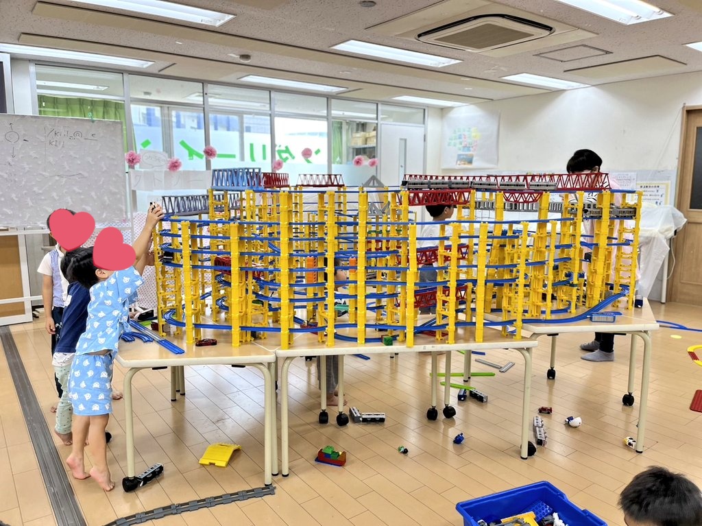 nijiiropokke's tweet photo. コミケ1日目の託児が無事に終了しました！
ご利用者のパパ・ママさん、夏コミ楽しめましたか？😊暑い中おつかれさまでした！
明日も2日目の託児を行います！よろしくお願いいたします〜！
#にじいろポッケ
#C102 https://t.co/0GHIDHME8i