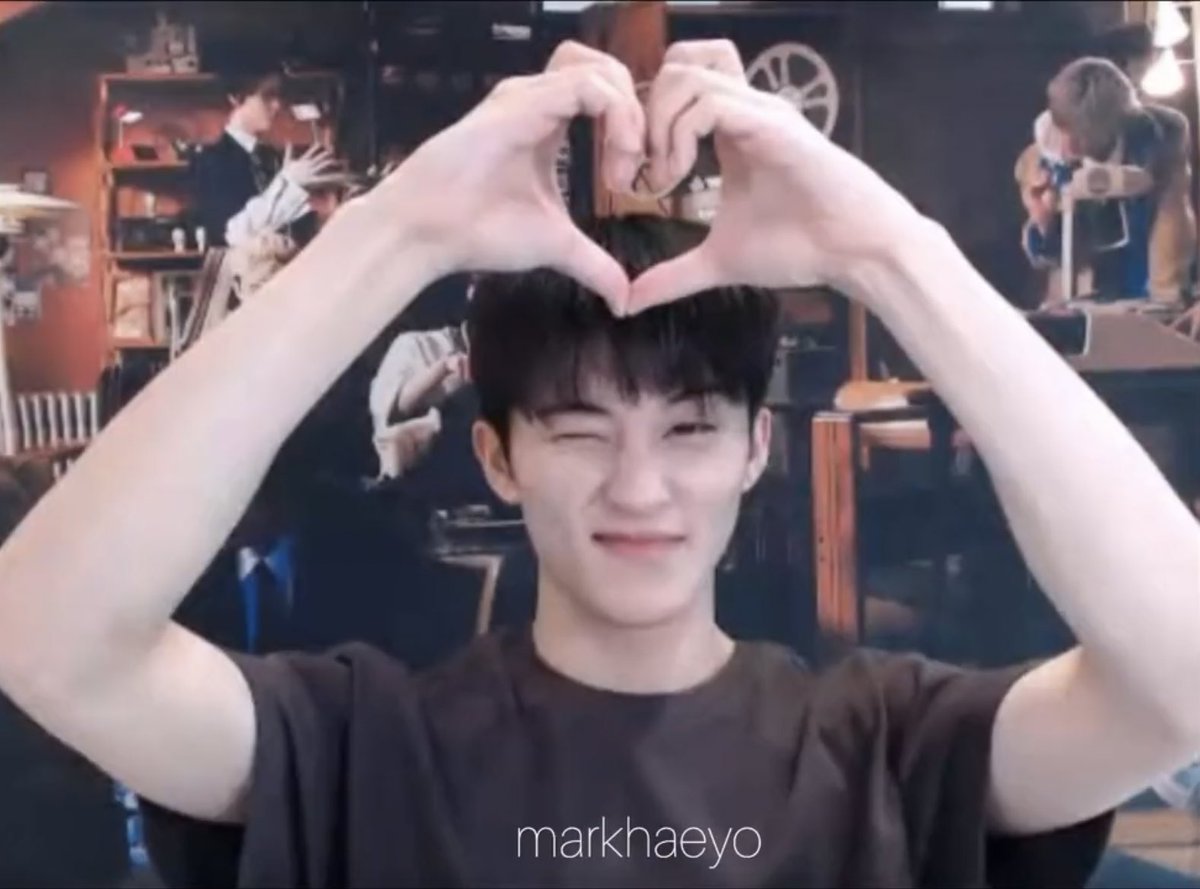 LOOKSMKL's tweet photo. 🖤 https://t.co/tMnTEyIn4N
