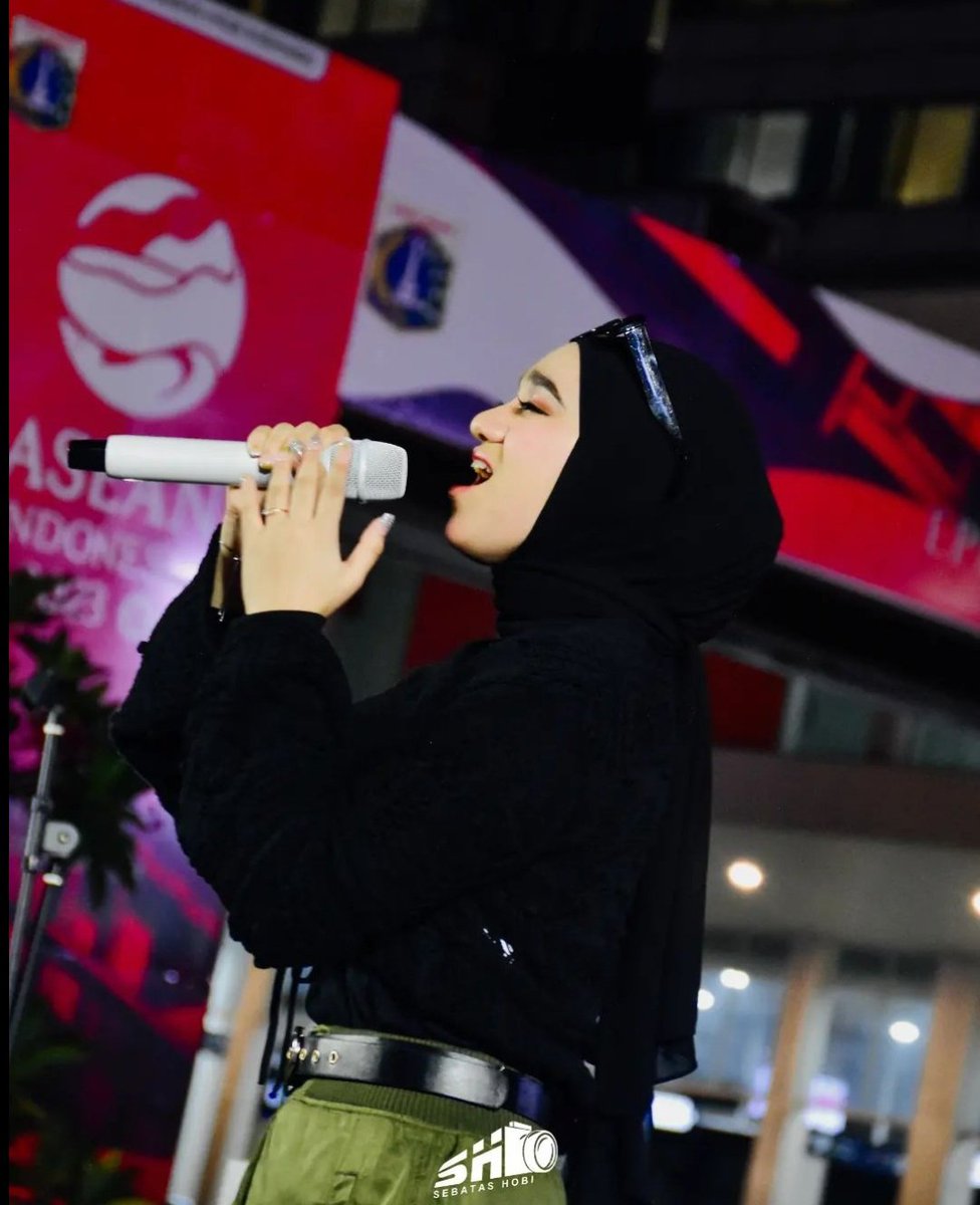 isksmwrdni's tweet photo. Huooooo huoooo huoooo satu pertanyaan sanggupkah kita pertahan kan ini?.......SANGGUP!!!

#NabilaNongsDiBajawa
#SatNightWithNabila https://t.co/rbb7WIrpUk