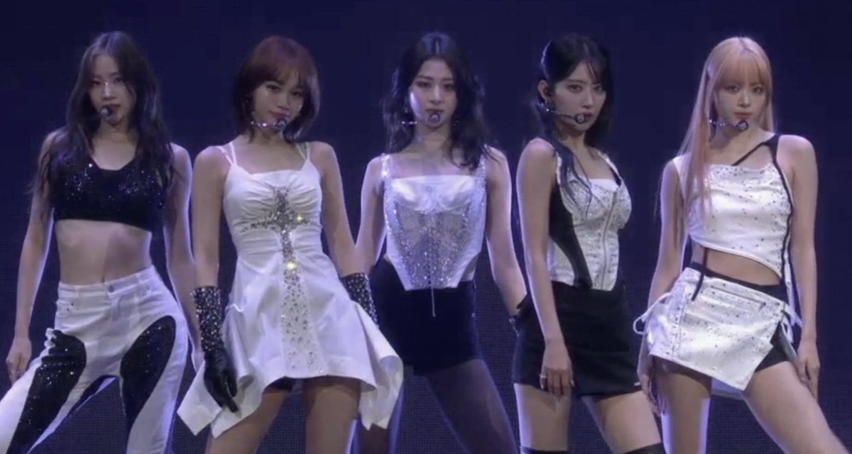 elsserafim's tweet photo. WHAT A PERFECT GIRL GROUP https://t.co/ocN1k09zfa