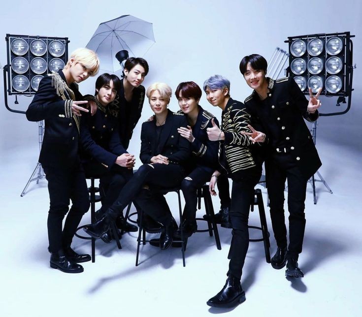 Pk_bts_land's tweet photo. All 7 members of BTS has now charted as Soloist and as a Group on Spotify Global Artist Chart , first and only Korean Group to do so! https://t.co/OBnJghVTWv