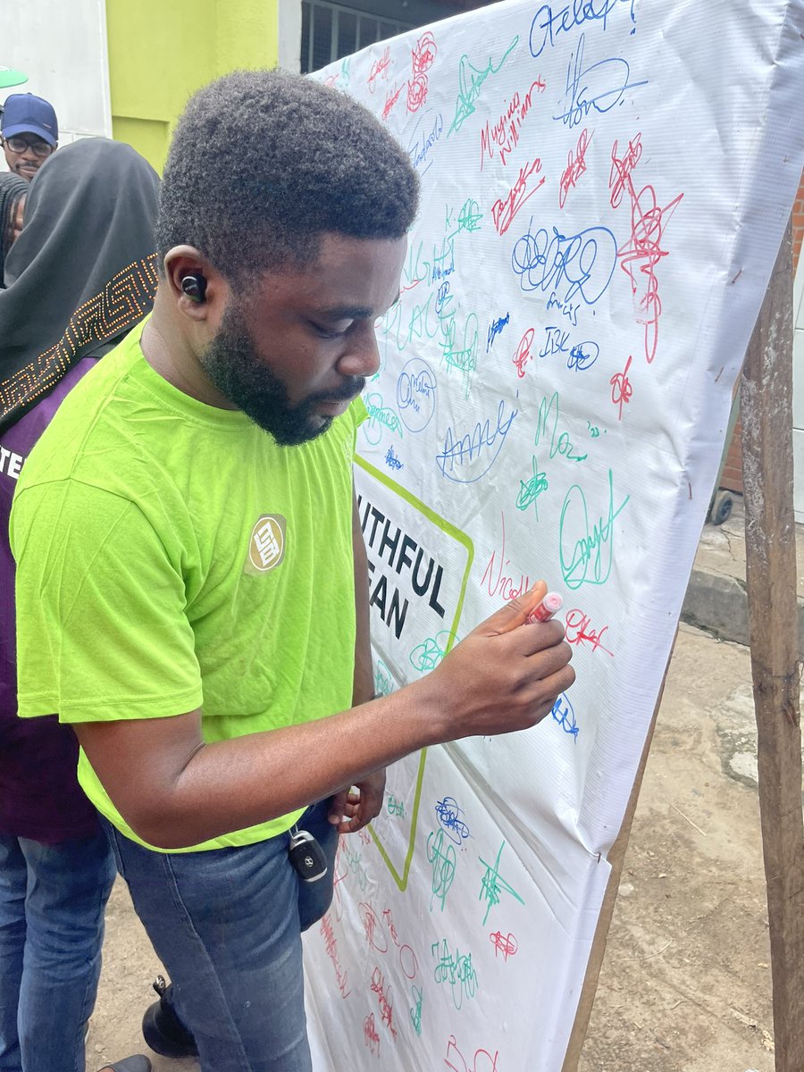 p_temitayo's tweet photo. It’s Youth Days of Service. We are live at @lagosfoodbank

#ydos2023 #ydos #lfbi #lagosfoodbankinitiative #lagosfoodbankvolunteer https://t.co/0Yd03VRUcD
