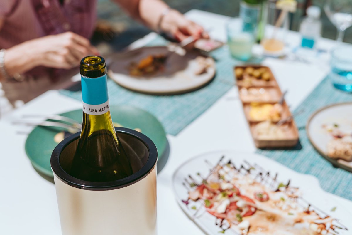 🍷🌡️ Sip, Chill, Repeat: The Helio Wine Cooler Experience! 🌡️🍷 Discover the joy of perfectly preserved wines, elevating your tasting journey to a whole new level. Join the Helio community and savor the flavors of life! 🥂🌟 #HelioWineCooler #SavorTheFlavors
