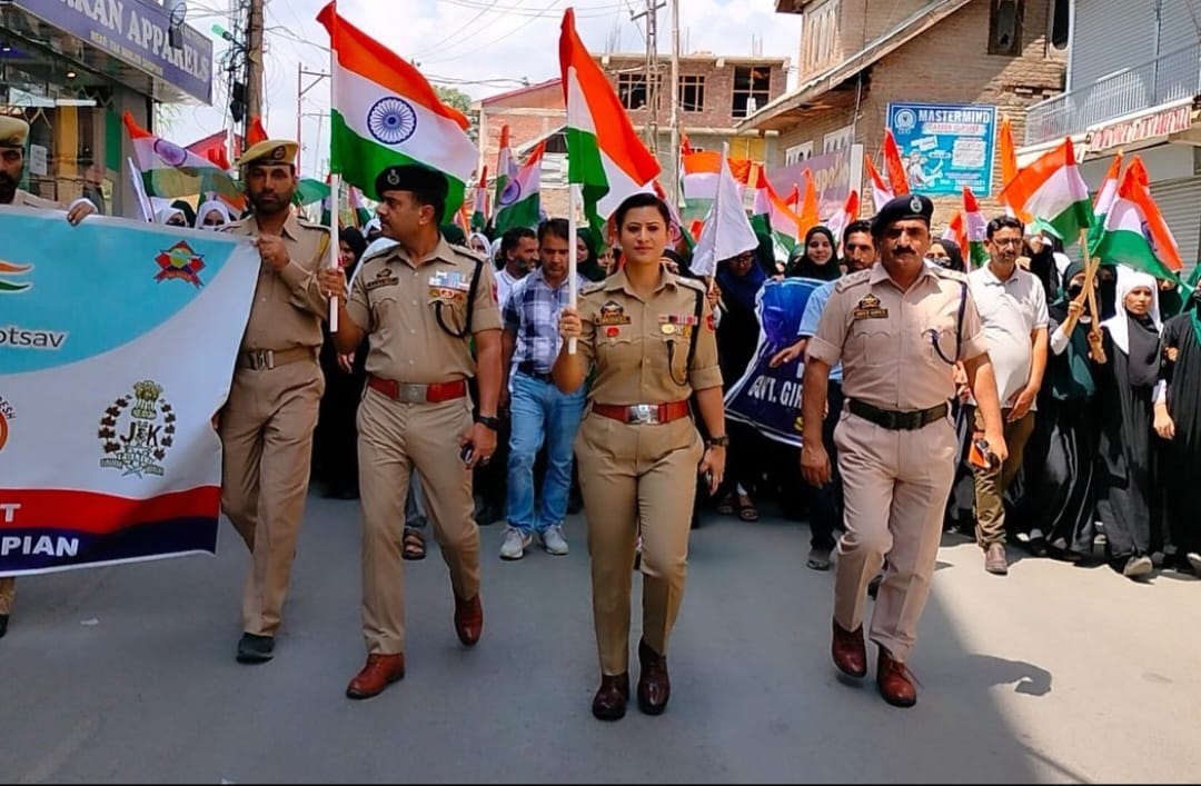 DISTRICT POLICE SHOPIAN tweet media