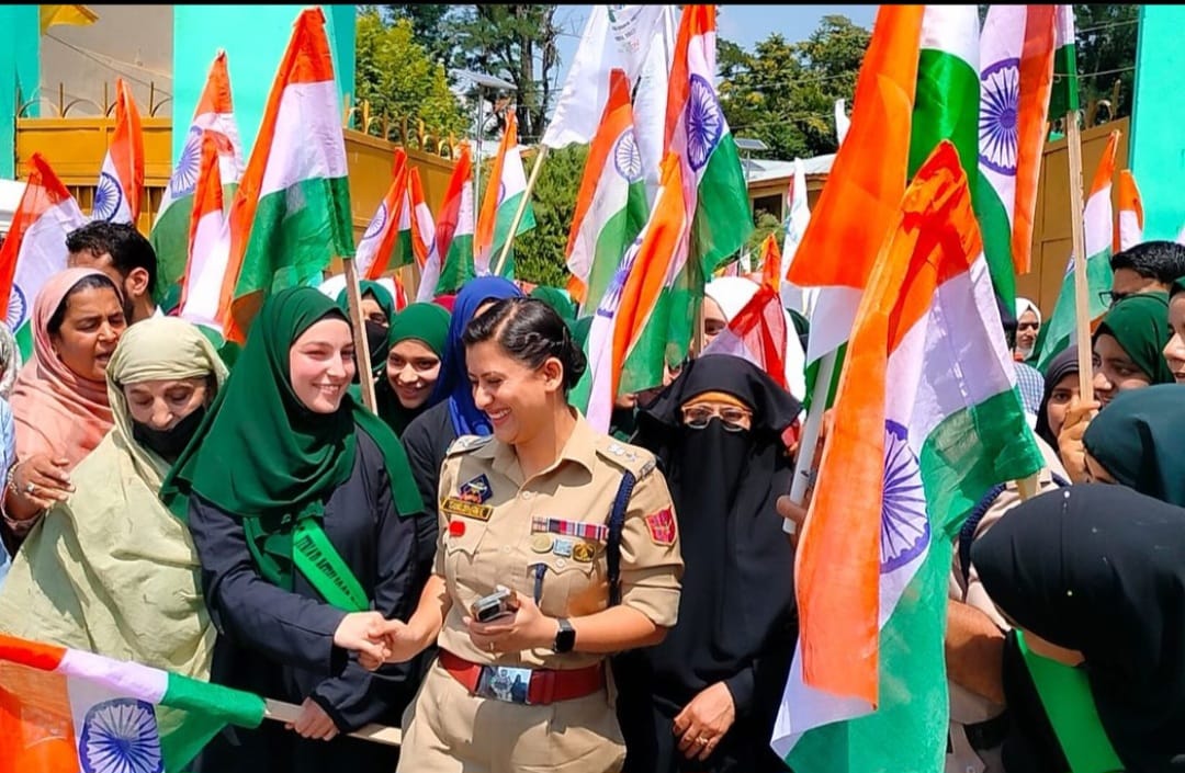 DISTRICT POLICE SHOPIAN tweet media