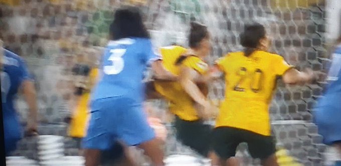 NawFootballeuse's tweet photo. #AUSFRA

Ici pas faute🤗                FAUTEEEEE 🥸 https://t.co/d36yHR9nxq