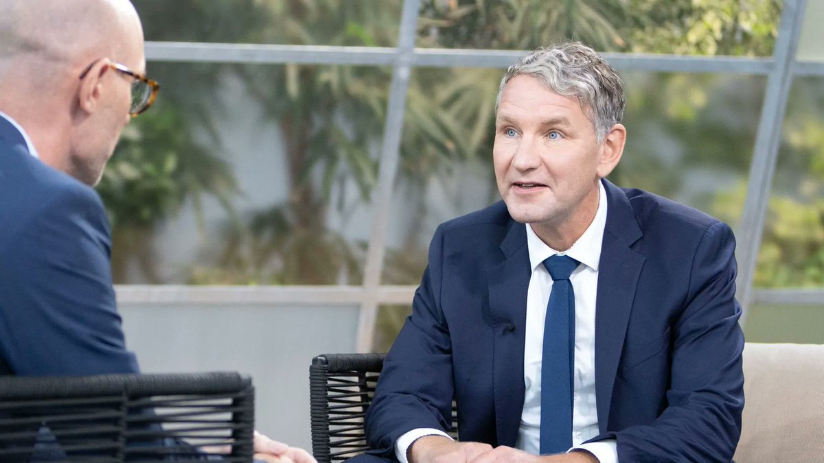 BREAKING: Höcke durfte im zukünftigen Nazisender „mdr“ seinen Klassiker des „lebensunwerten Lebens“ singen (= die Inklusion von Behinderten negieren).
UND DAS SIND DIE Worte, mit denen Höcke vom mdr konfrontiert wurde: „Spannend!“, „Gut!“, „Richtig!“, „Genau!“, „D’accord“. (1/2)