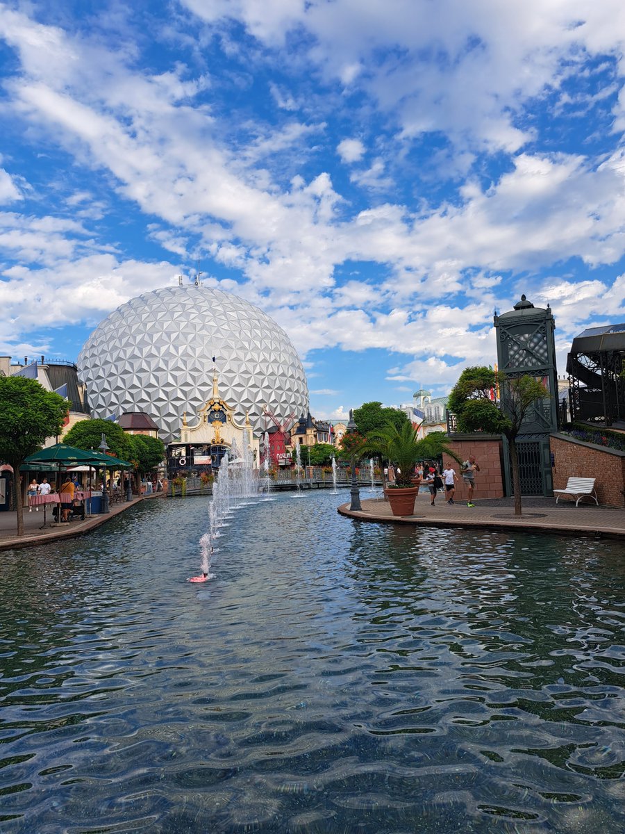 Cleocoasters's tweet image. New park in my top 3? It's so pretty 😍