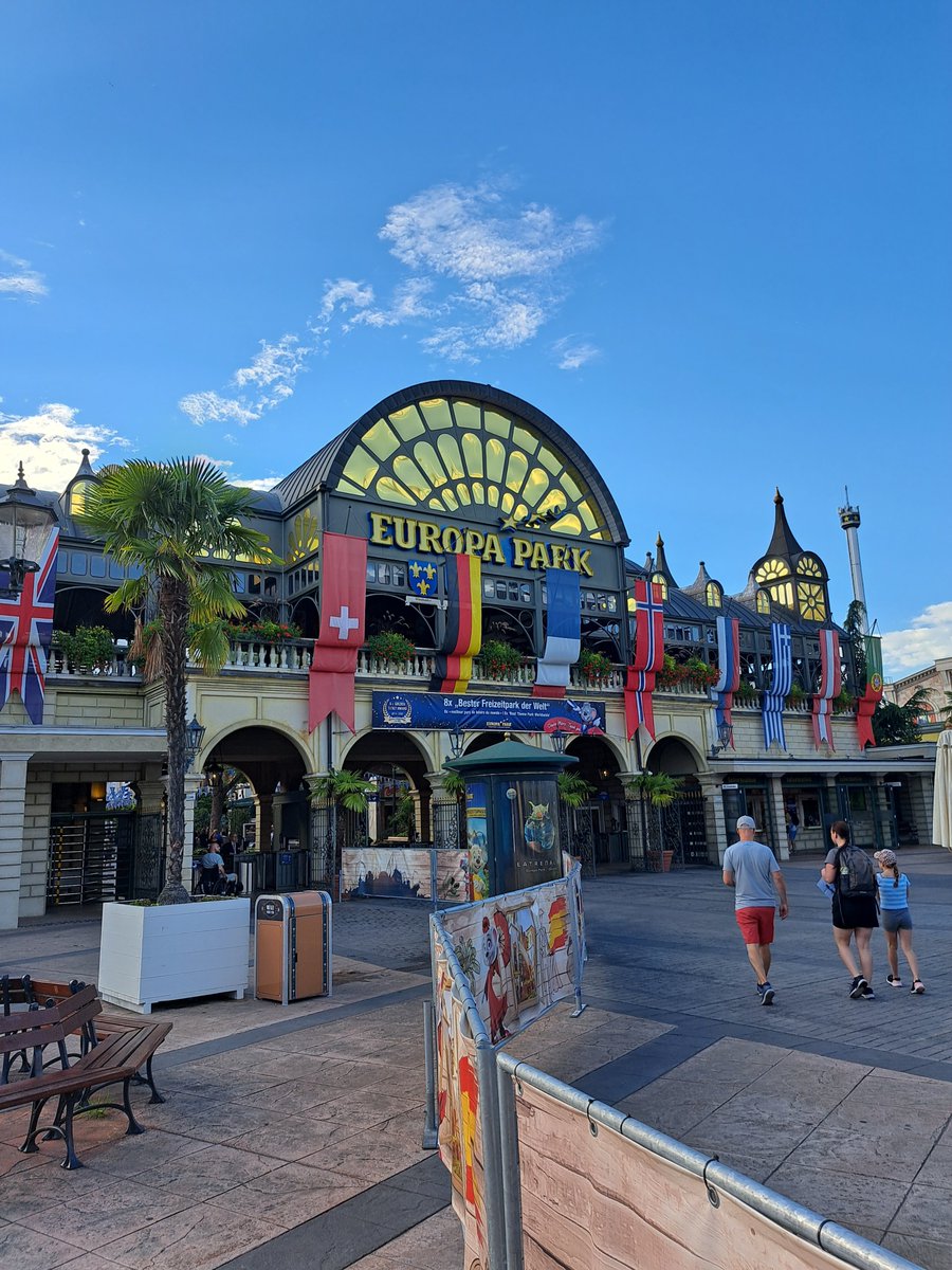 Cleocoasters's tweet image. New park in my top 3? It's so pretty 😍