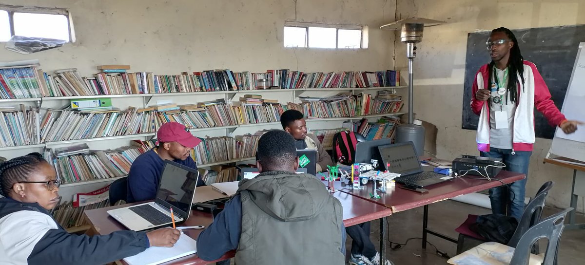 steamles's tweet photo. We are hosting an induction training for representatives for teachers at Calvary English Medium School in Teyateyaneng. We are zooming on @FIRSTweets Programs and showing teachers how they can integrate robotics in education.
#STEAMIFY
#RoboticsOutreach https://t.co/skLdDRFYV6