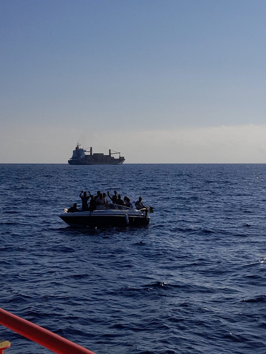 🔴 ÚLTIMA HORA | Desaparecidas cincuenta y cuatro (54) personas en la ruta Canaria. 

La responsable de la ONG Caminando Fronteras pode a los Estados que las busque. "Cada minuto cuenta para salvar sus vidas."