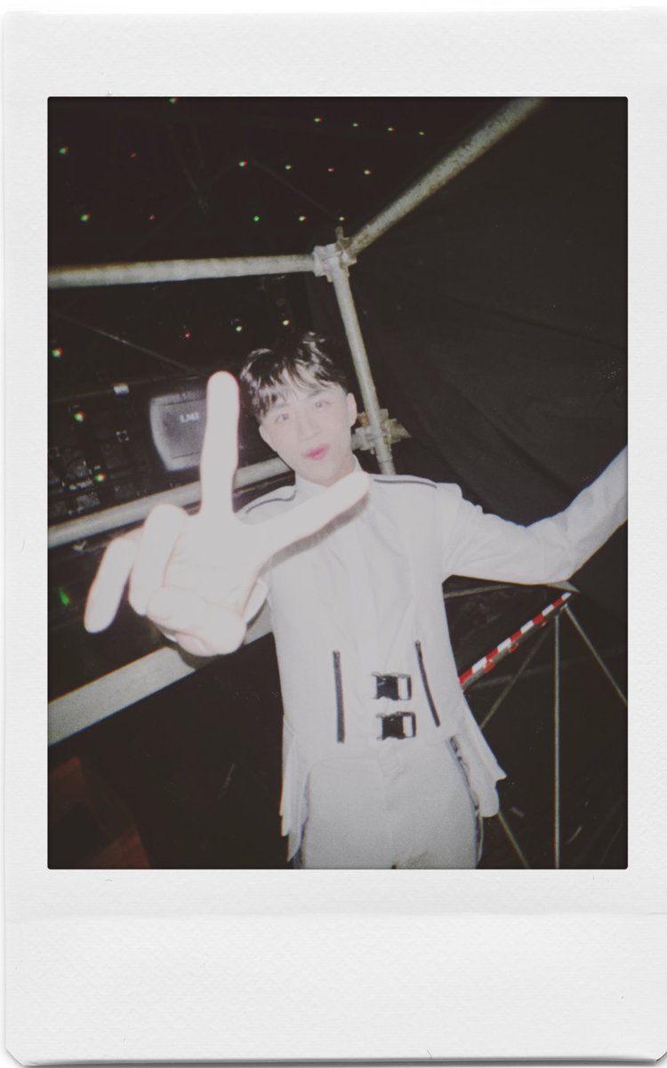 apowachirakon's tweet photo. นั่นมองไม่เห็นเลยทีนี้ 
#APOwachirakon https://t.co/fWud9n5N5O
