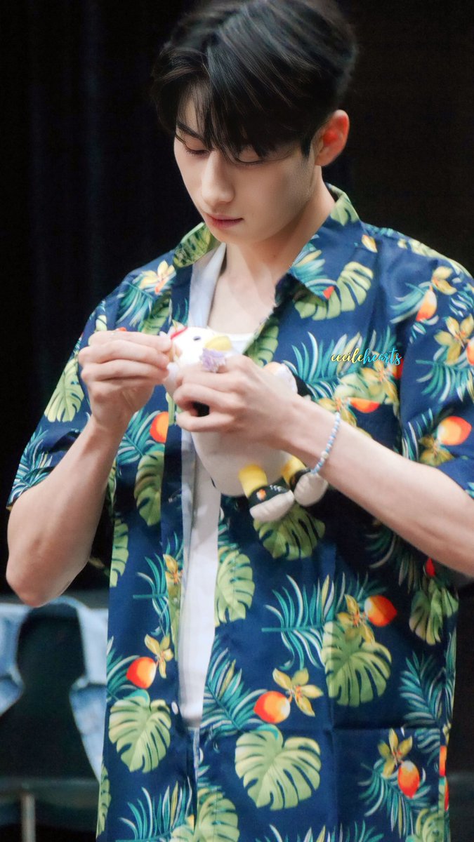 cecilehearts's tweet photo. 너무 귀여워 서 ㅁㅊ겠다구 😭😭
#한승우 #HanSeungwoo #FrameOfflineFansign
#DiveInto https://t.co/EmZUAXvCqS