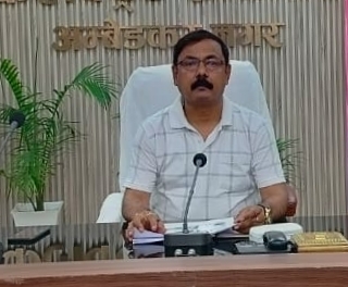 Bharat24Up's tweet image. #AmbedkarNagar : समाज के अंतिम पायदान के लोगो को जागरूक कर समाज कल्याण विभाग की चल रही योजनाओं का लाभ दिलाना और अमृतकाल सहभागिता कार्यक्रम को सफल बनाने में दिन रात प्रयासरत डीएम अविनाश सिंह...

#UttarPradesh #AvinashSingh #Bharat24Digital 

@AhteshamFIN