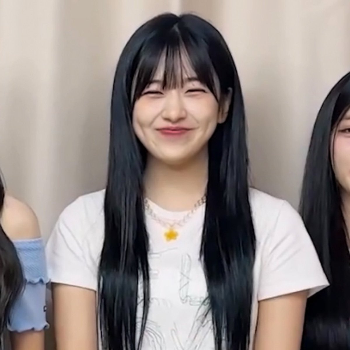 ayjpix's tweet photo. her dimples and eye smile https://t.co/BSydPbxjq0