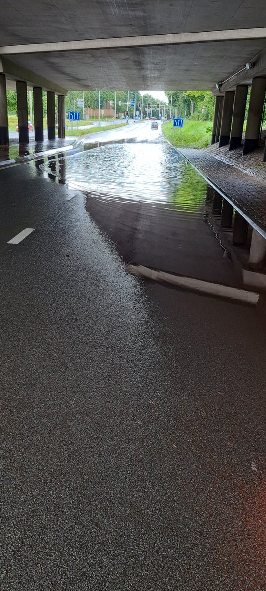 Wateroverlast N525 onder het viaduct A1