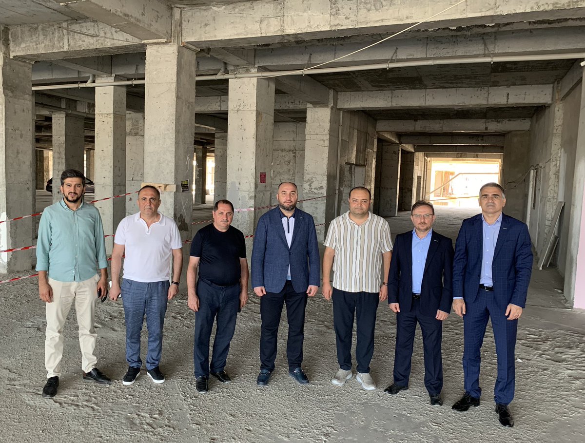 MUSIADAZ's tweet photo. Başkanımız #ReşadCabirli ve üyelerimizin katılımı ile büyük projelerin daire satışlarını gerçekleştiren, emlak sektörünün tanınan şirketlerinden üyemiz Opera Group LLC şirketinin sahibi Firdovsi Xəlilov ziyaret edilmiştir.
#MÜSİAD #MÜSİADAzerbaycan #OperaGroup https://t.co/fNQL2Twian