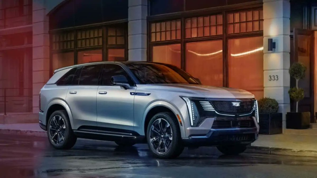 findsforall's tweet photo. Cadillac’s upcoming Escalade IQ is a luxury EV with a 55-inch screen, but no Apple CarPlay or Android Auto. GM says it wants to offer more EV-centric features and Google built-in apps. What do you think of this decision? #EscaladeIQ #GM #CarPlay #AndroidAuto https://t.co/9cvCBoZKBf