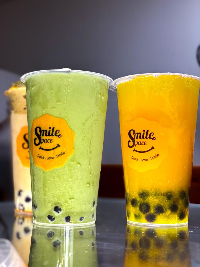 Smile_space229's tweet photo. Bienvenue au Smile space, nos spécialités les bubbles tea, réels pépites, avec différentes compositions et saveurs, faites vos choix et savourez😍✨
Rejoignez nous à Saint Michel en face de la mairie, ou contactez nous dm pour vos commandes. https://t.co/fuVrnu5jQS