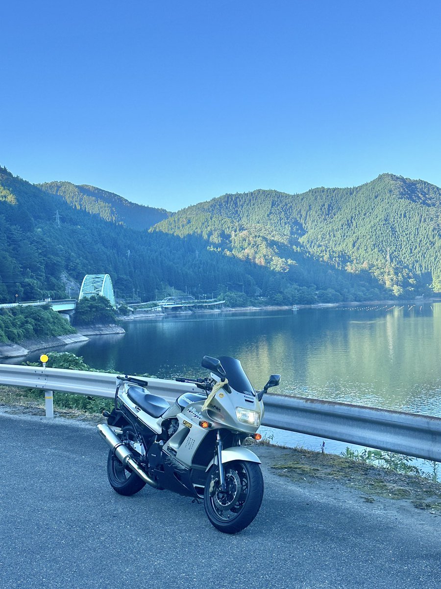 昼間は乗れんから、朝練のみ。
引原ダム湖は涼しく最高！

#GPZ1100
