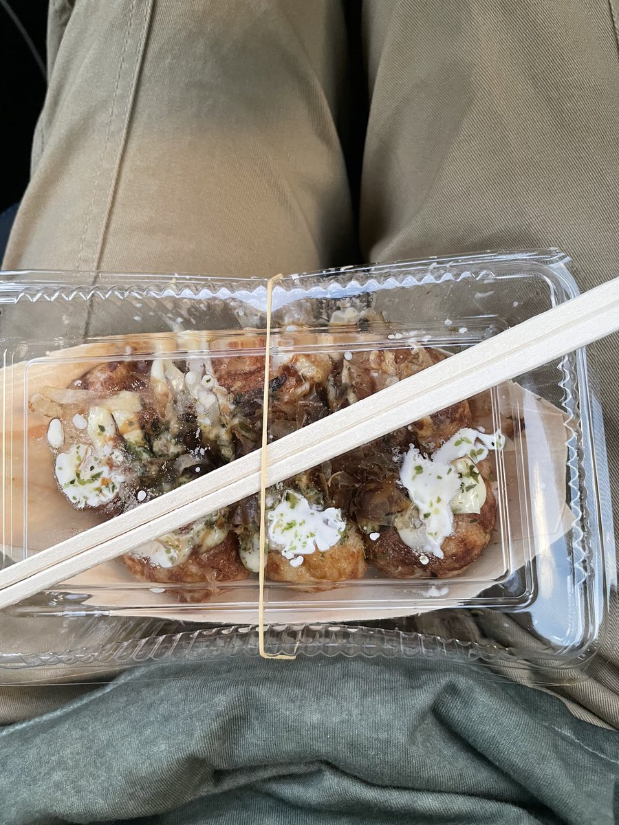 cotetu_uk's tweet photo. 帰りにポロさんのとこでたこ焼き買ってきた🐙
ポロさんめっちゃ綺麗だったわー😳
#kyouEn https://t.co/aQjXupGuxH