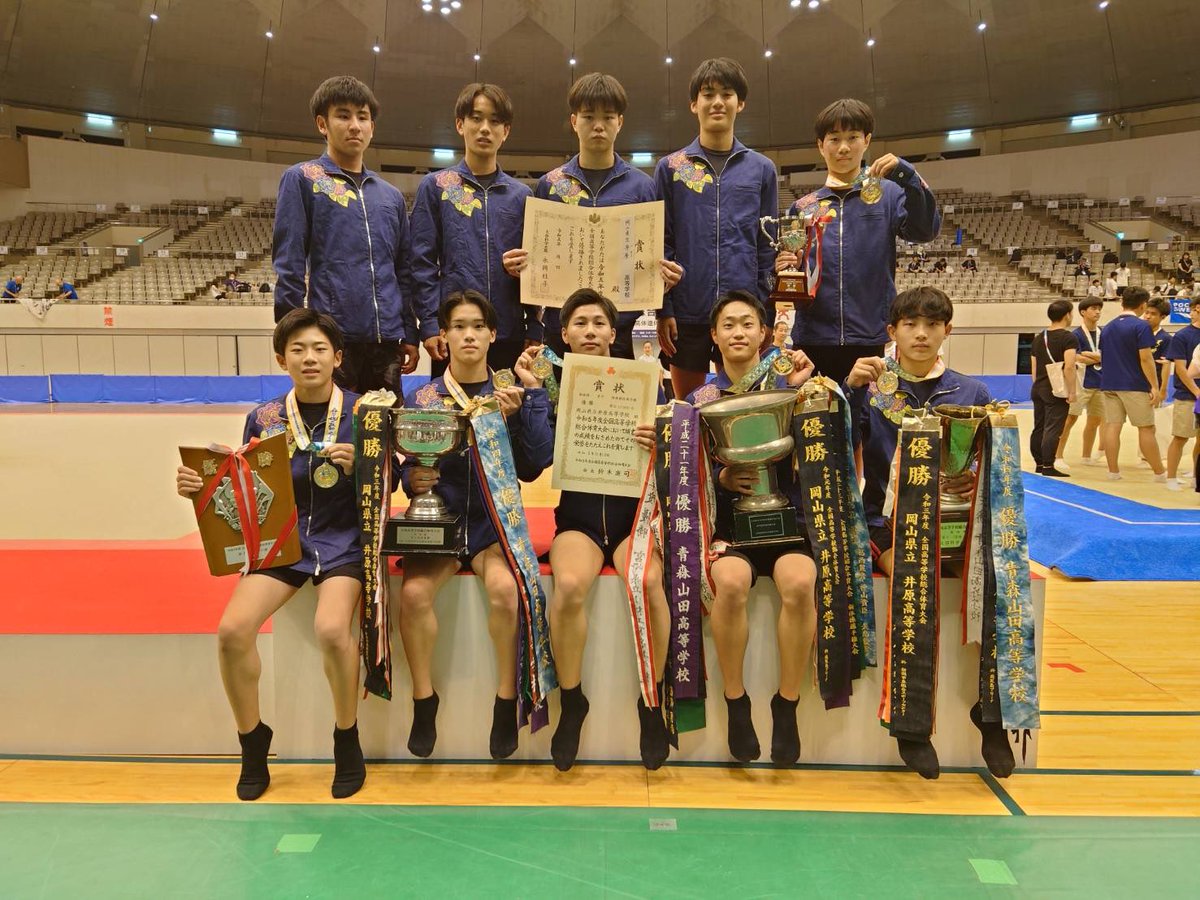 ibararg's tweet photo. 応援ありがとうございました！
皆様の応援のおかげで優勝する事が出来ました！
今年度は色々と心配をお掛けする事もありましたが、皆様に支えられて、練習を重ね、いい演技が出来ました！
引き続き、井原の新体操の応援よろしくお願いします！

#インターハイ #男子新体操 #井原高校 https://t.co/VO6d17PJNM