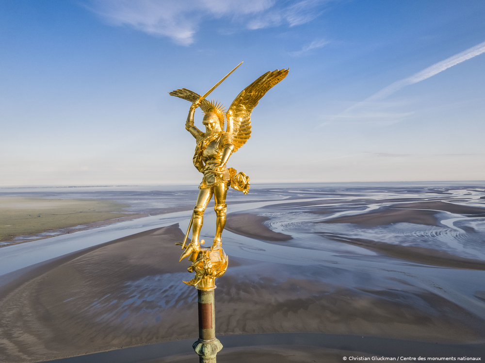 Joyeux anniversaire 🎂
L’église abbatiale du #MontSaintMichel fête ses 1000 ans ! 😯
Découvrez toute son histoire en parcourant l’exposition "La demeure de l’archange". 
abbaye-mont-saint-michel.fr/agenda/la-deme… 
cc @Normandie <a href="/RegionNormandie/">Région Normandie</a> <a href="/EPMontStMichel/">Etablissement public du Mont Saint-Michel</a> <a href="/AbbayeNormandie/">Abbayes de Normandie</a>