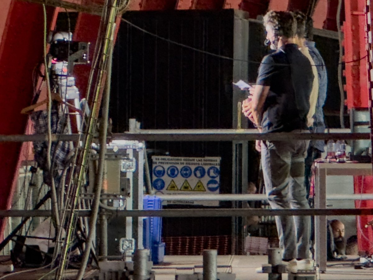 ¿Ves al operador de cámara? ¿Ves al profesional? No ¿verdad?  Y no lo verás, porque mientras <a href="/DAZN_ES/">DAZN España</a> aumenta el precio a sus suscriptores, a la vez, disminuye sus trabajadores en partidos. Más dinero para las empresas, menos trabajadores.