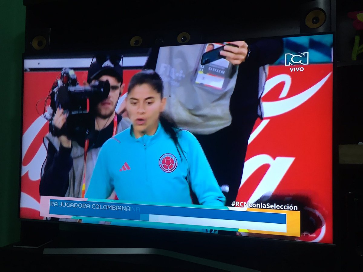 darkhda's tweet photo. #RCNConLaSelección
Madrugando con las mejores del mundo. https://t.co/pHsjZGOxEd
