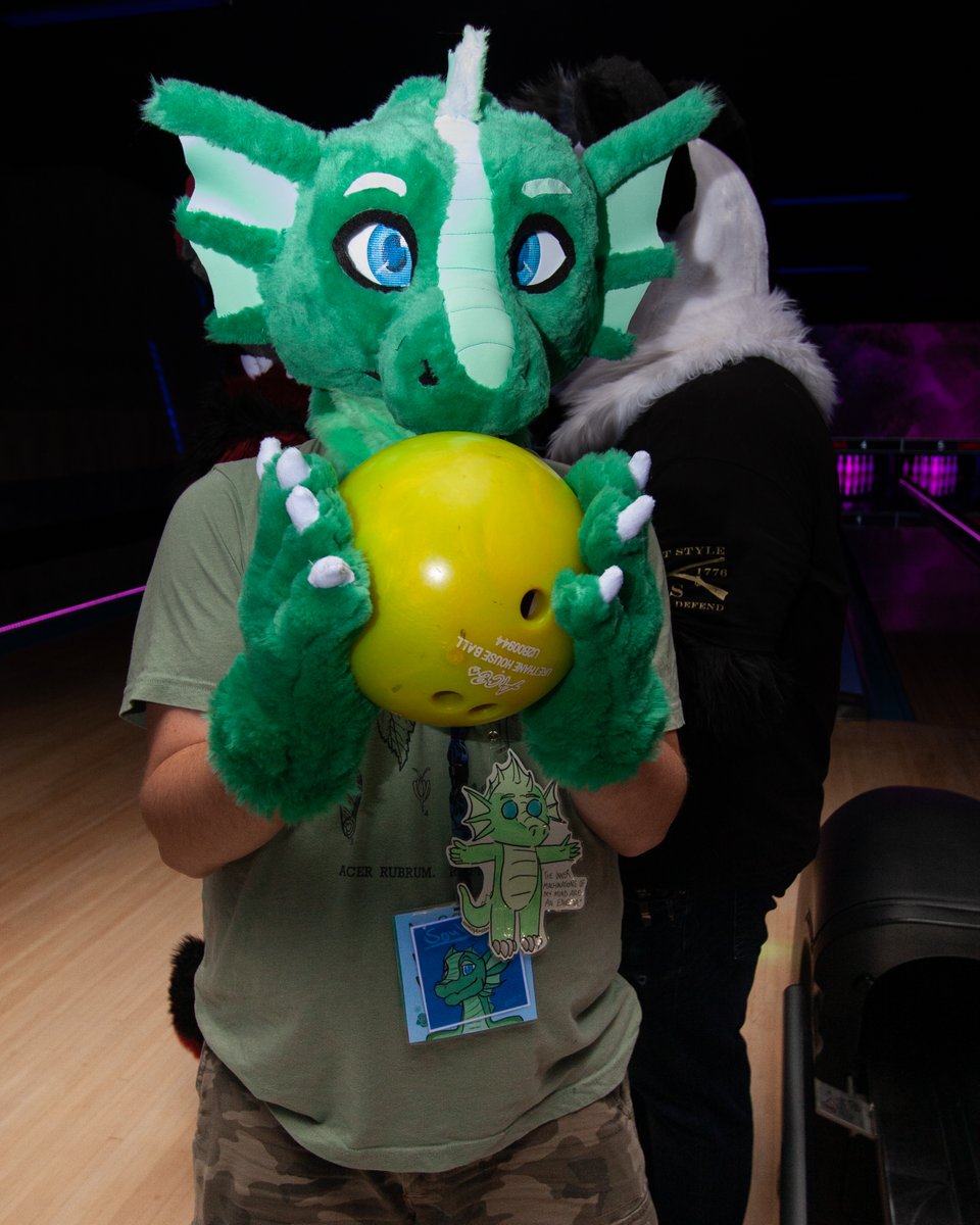 LilKPhotography's tweet photo. The Awoo Bowl! It's making a comeback! :D See the rest of the Awoo Bowl 1 pics here: https://t.co/pSZC11f2xF
Excited for Awoo Bowl 2 tonight :3 https://t.co/6E0e4FspGj