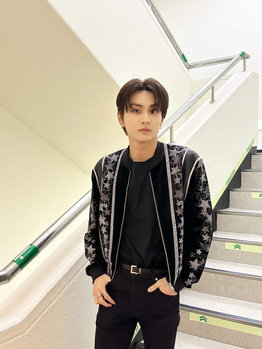 🐈แค่ยืนเฉยๆก็หล่อแล้ว🩷