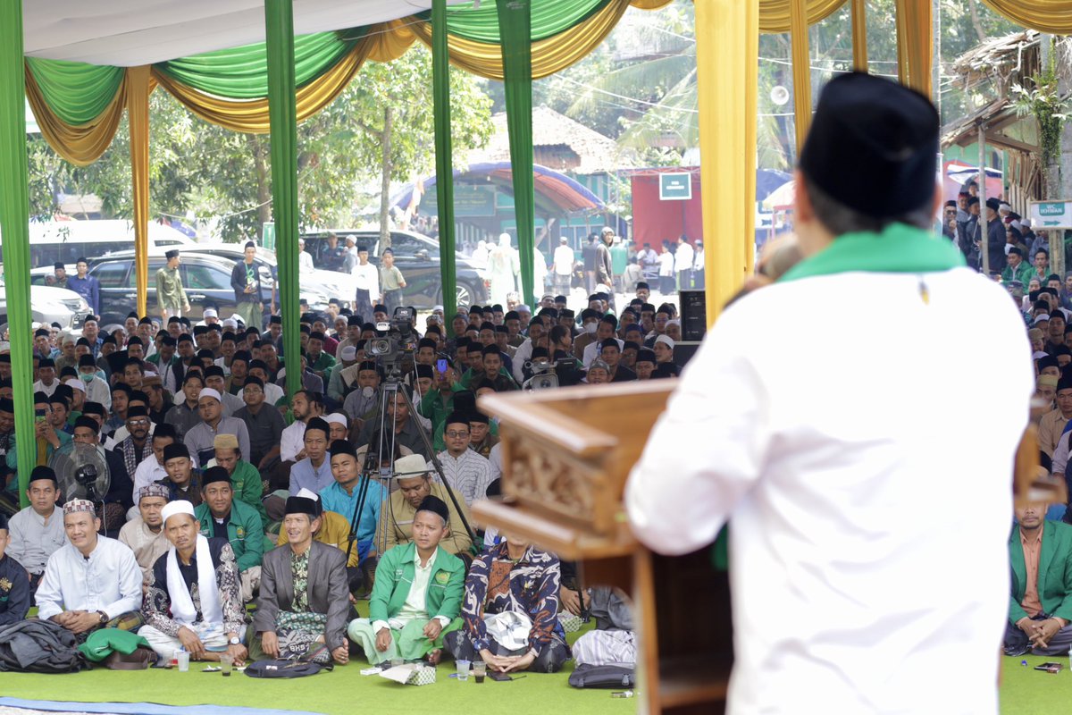cakimiNOW's tweet photo. Silaturrahmi bersama ribuan santri, alumni dan Ajengan Pondok Pesantren Miftahul Huda Al-Musri Cianjur Jawa Barat.

Terimakasih atas sambutan, doa dan dukungannya. Semoga membawa keberkahan untuk bangsa indonesia.

#GusIminPKBsatu https://t.co/mcGgnKlQme