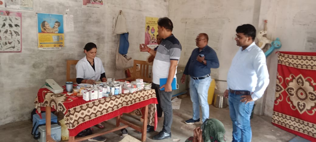 CMO Office Chitrakoot (@dhschitrakoot) on Twitter photo आज जनपद चित्रकूट में जिला प्रतिरक्षण अधिकारी द्वारा सघन मिशन इंद्रधनुष 5.0 मानिकपुर क्षेत्र के सत्रों का सहयोगात्मक पर्यवेक्षण किया गया भ्रमण में प्रभारी चिकित्साधिकारी एवं यूनिसेफ के डीएमसी मौजूद रहे। <a href="/nhm_up/">NHM UP</a> <a href="/UPGovt/">Government of UP</a>  <a href="/UNICEFIndia/">UNICEF India</a>  <a href="/brajeshpathakup/">Brajesh Pathak</a> <a href="/drprafful0207/">Dr Praful Bharadwaj</a> आज जनपद चित्रकूट में जिला प्रतिरक्षण अधिकारी द्वारा सघन मिशन इंद्रधनुष 5.0 मानिकपुर क्षेत्र के सत्रों का सहयोगात्मक पर्यवेक्षण किया गया भ्रमण में प्रभारी चिकित्साधिकारी एवं यूनिसेफ के डीएमसी मौजूद रहे। <a href="/nhm_up/">NHM UP</a> <a href="/UPGovt/">Government of UP</a>  <a href="/UNICEFIndia/">UNICEF India</a>  <a href="/brajeshpathakup/">Brajesh Pathak</a> <a href="/drprafful0207/">Dr Praful Bharadwaj</a>