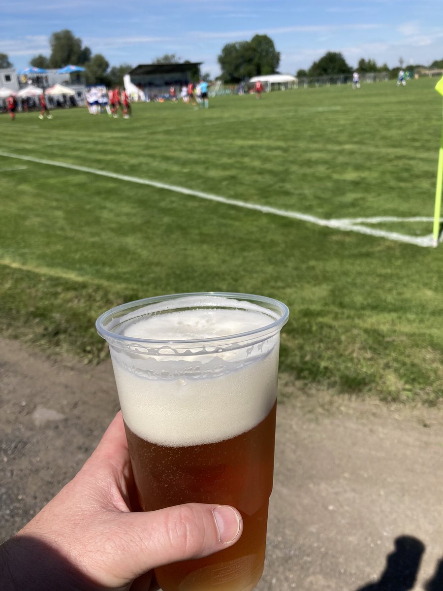 Destiventm's tweet photo. Fotbalová sezóna zahájena!
Čechie Uhrineves vs. Sokol Kolovraty
(0:0) 2:1
👥100
ℹ️ Přebor mužů
#pivonafotbale
#Cechieuhrineves
#SokolKolovraty
#fotbalpraha
#Prebor
#Derby https://t.co/hbOBeGPcrU