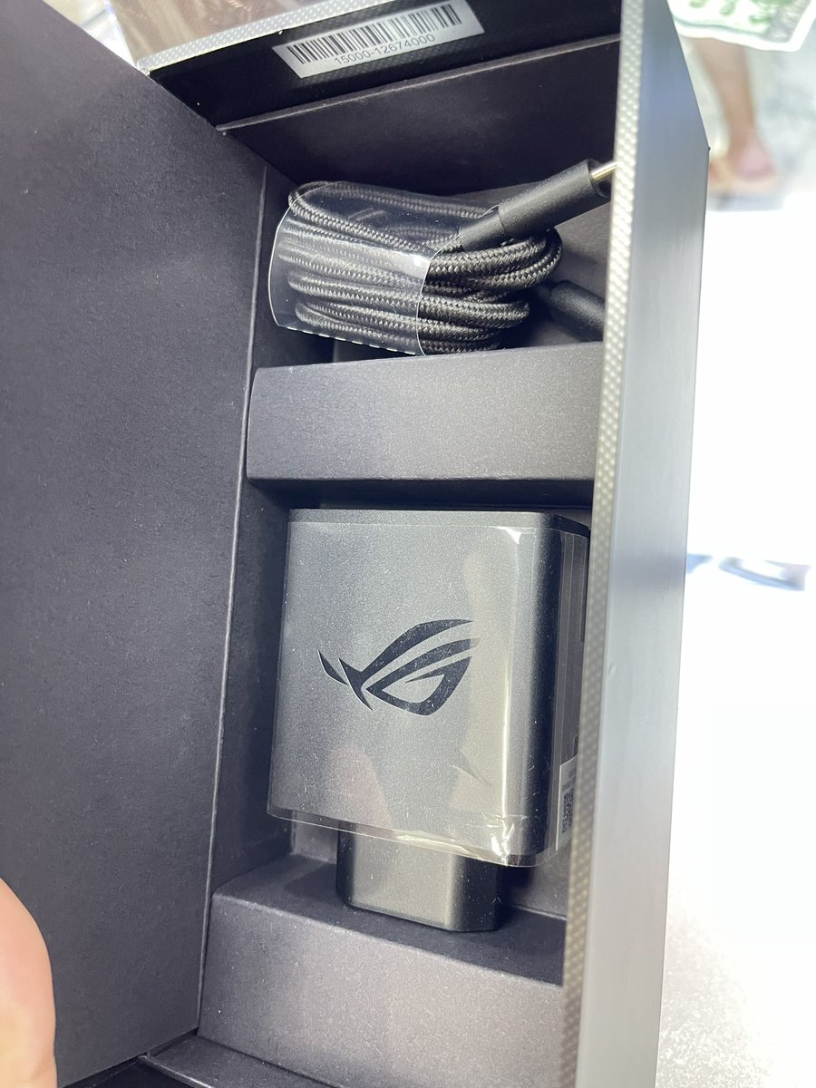 NEKZa_039's tweet photo. ROG phone 6 Asus ram16 rom512 fully Accessories with box with warranty price 23,900th #ROGPhone6 https://t.co/WtPCUodU1f