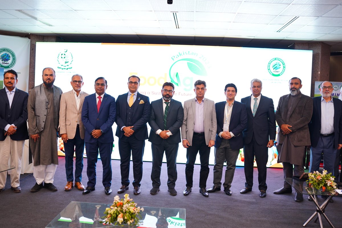 NAFSFood's tweet photo. National Alliance for Safe Food &amp; Pakistan Dairy Association Hosted Seminar on ''SAFE MILK AND DAIRY NUTRITION: SHAPING THE FUTURE'' at International Food &amp; Agriculture Exhibition at Expo Center Karachi –  Organized by TDAP.
#NAFS #PDA #TDAP #FoodAg2023 #Dairy #Karachi #SafeFood https://t.co/XUKMsPoDGF