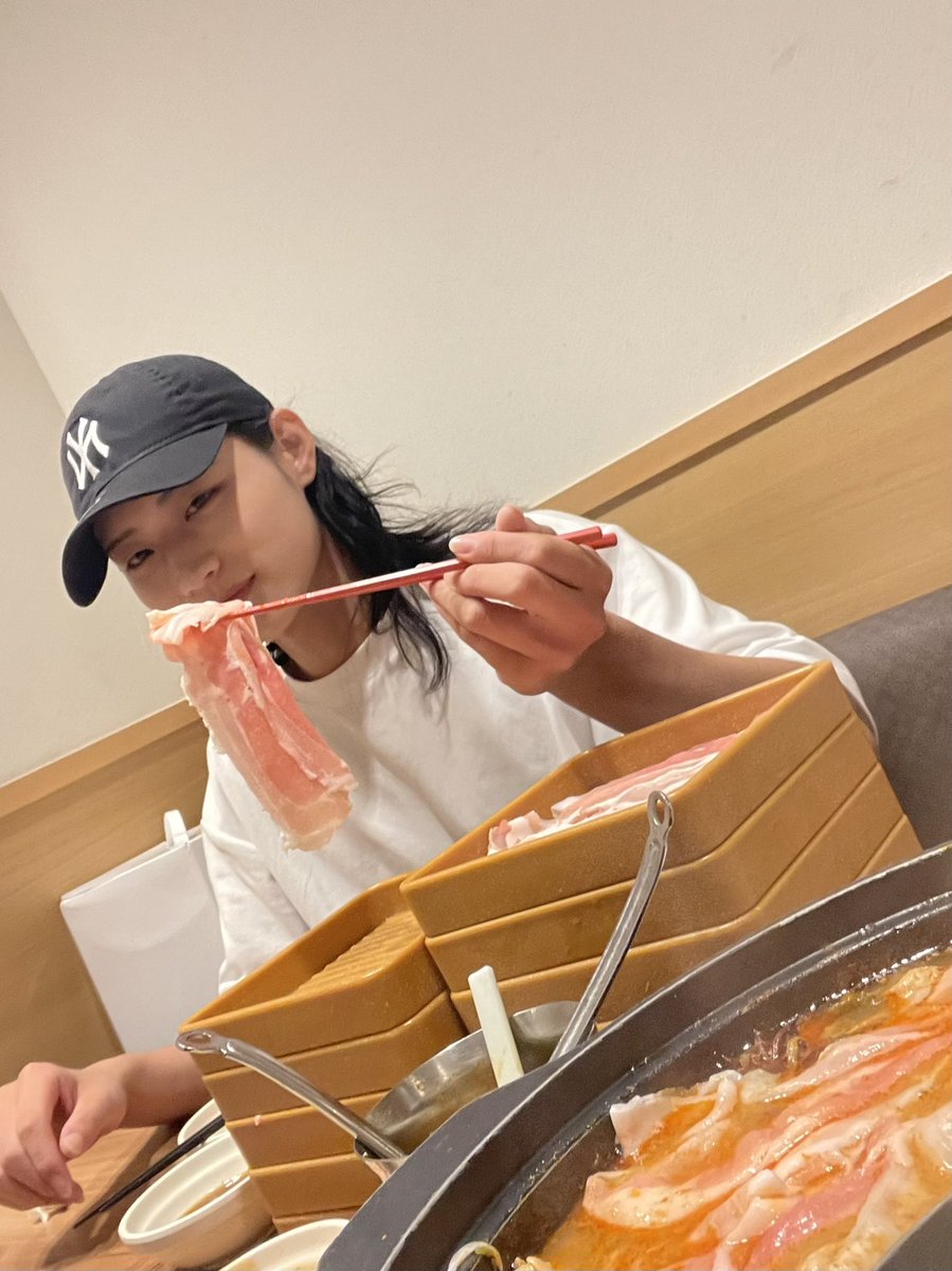 コミケ1日目終了！！
みなさまお暑い中、お疲れ様です🙇
たくさんお声がけいただき本当にありがとうございました🙌🏻

明日のコミケは冬にお預けしてお昼頃からとなコス参加します😌